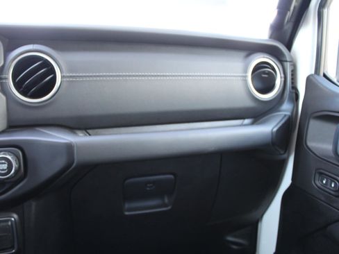 Used 2021 Jeep Wrangler Unlimited Sahara w/ Uconnect 4C Nav & Sound Group AWD/4WD image 43