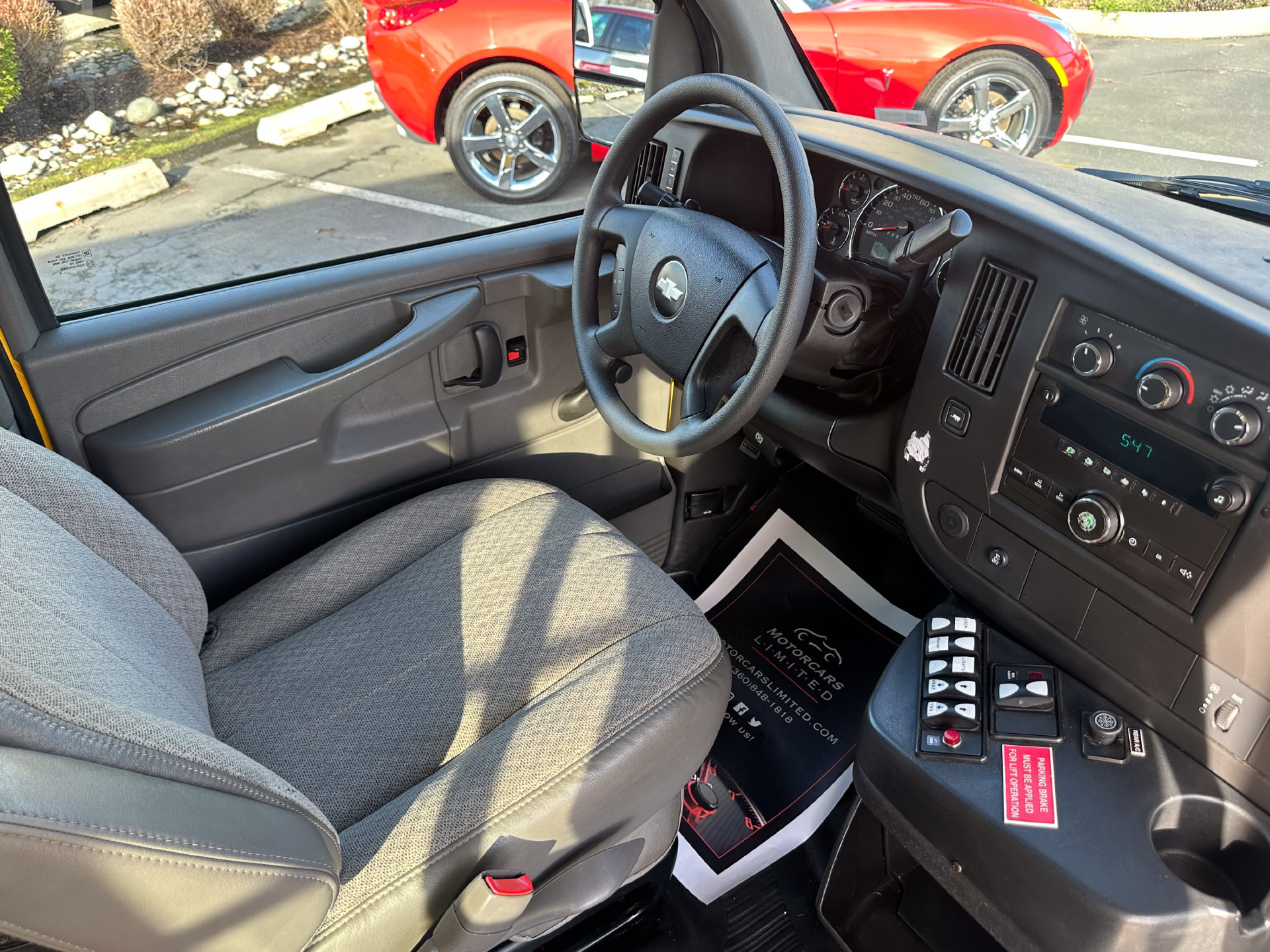 Used 2014 Chevrolet Express 3500 RWD image 20