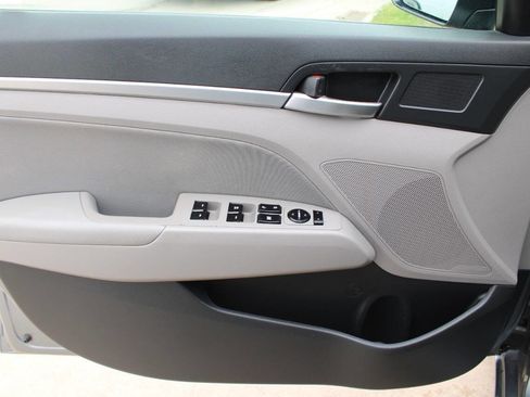 Used 2019 Hyundai Elantra SEL FWD image 11