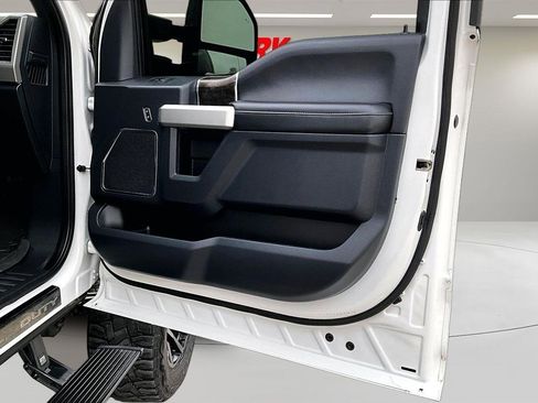 Used 2022 Ford F250 Lariat w/ Black Appearance Package image 29