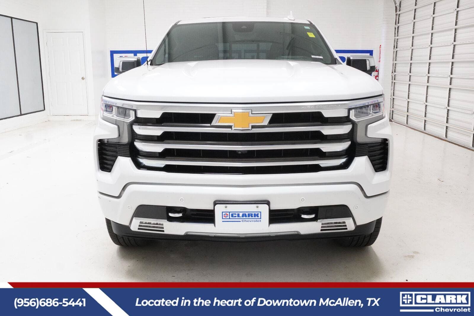 Used 2023 Chevrolet Silverado 1500 High Country w/ High Country Premium Package AWD/4WD image 2
