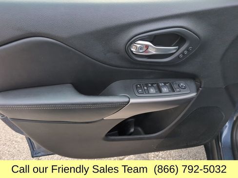 Used 2019 Jeep Cherokee Limited image 13