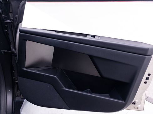 Used 2024 Tesla Cybertruck AWD Crew Cab image 32