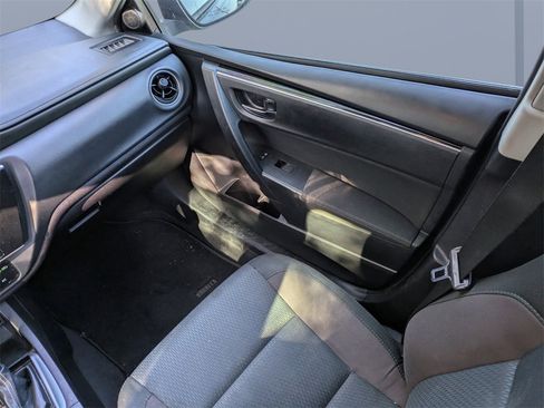 Used 2019 Toyota Corolla LE image 15