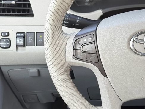 Used 2013 Toyota Sienna XLE w/ Entertainment Pkg FWD image 30