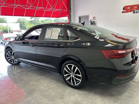 Used 2025 Volkswagen Jetta SE FWD image 6