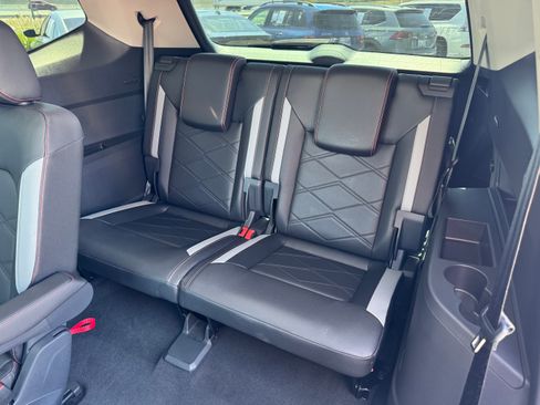 Used 2025 Volkswagen Atlas Peak Edition SE AWD/4WD image 36