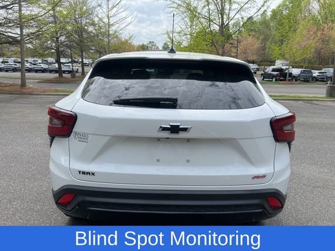 Used 2025 Chevrolet Trax RS w/ Sunroof Package image 7