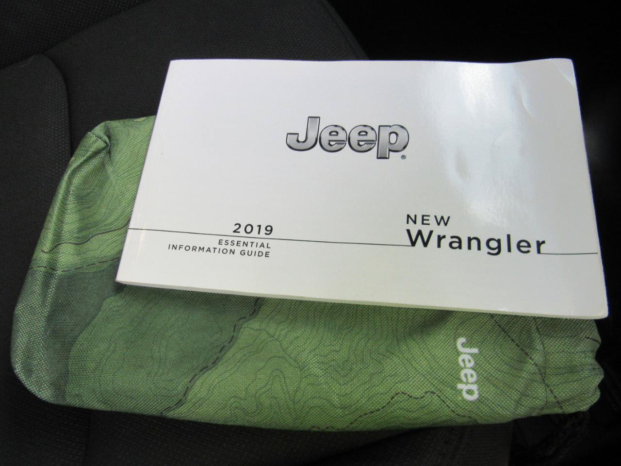 Used 2019 Jeep Wrangler Unlimited Sahara w/ Uconnect 4C Nav & Sound Group AWD/4WD image 33