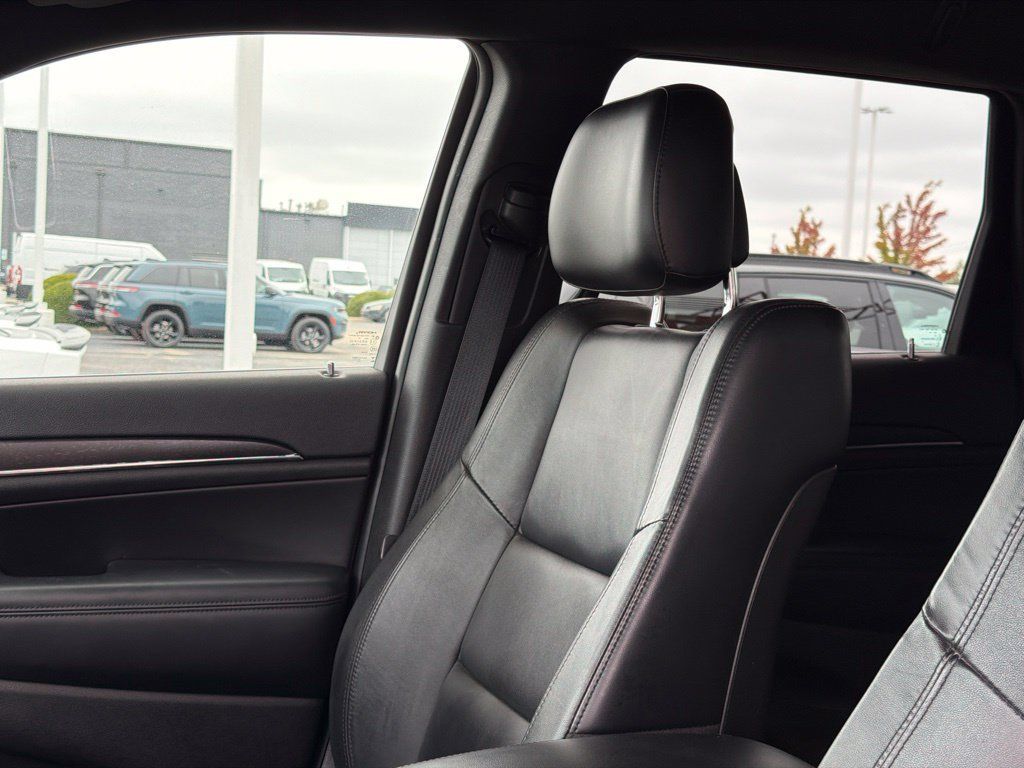 Used 2018 Jeep Grand Cherokee Limited AWD/4WD image 14
