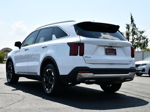 Used 2024 Kia Sorento S AWD/4WD image 5