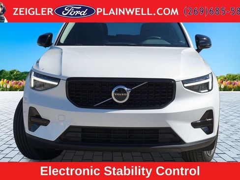 Used 2024 Volvo XC40 B5 Core AWD/4WD image 8