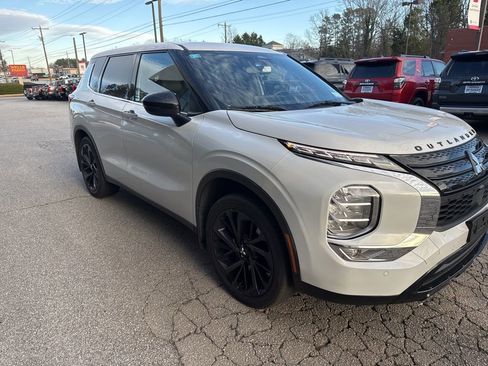 Used 2022 Mitsubishi Outlander SEL Black Edition image 1