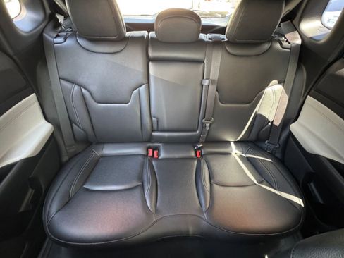 Used 2025 Jeep Compass Limited image 39