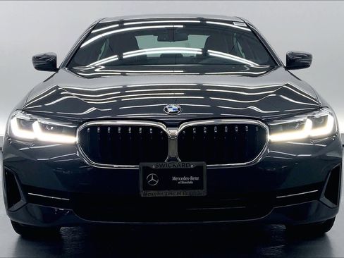 Used 2021 BMW 530e w/ Premium Package image 7