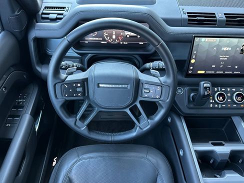 Used 2025 Land Rover Defender 110 V8 image 27