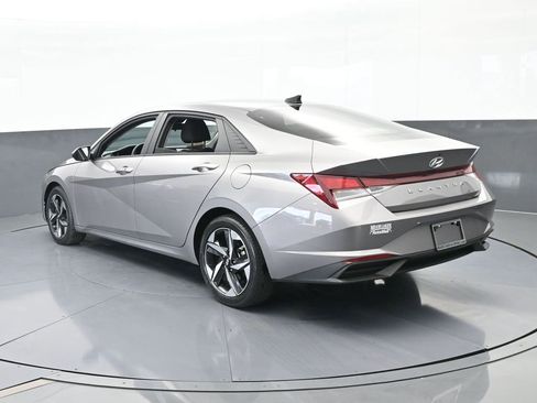 Used 2023 Hyundai Elantra SEL w/ Convenience Package image 4