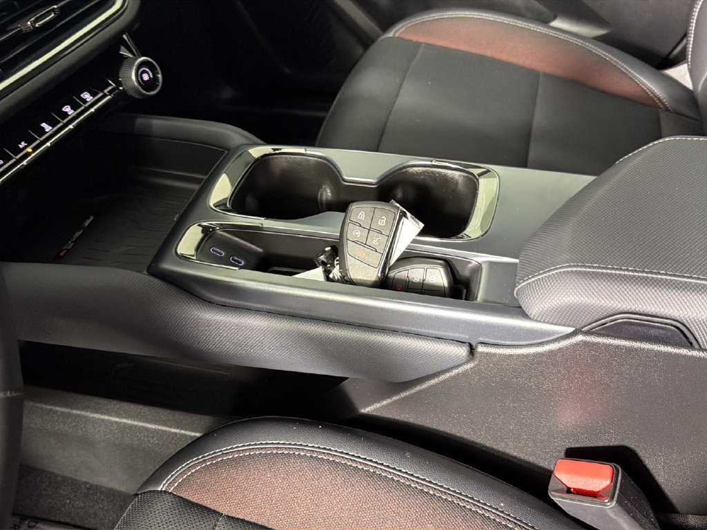 Used 2024 Chevrolet Equinox EV RS FWD image 24
