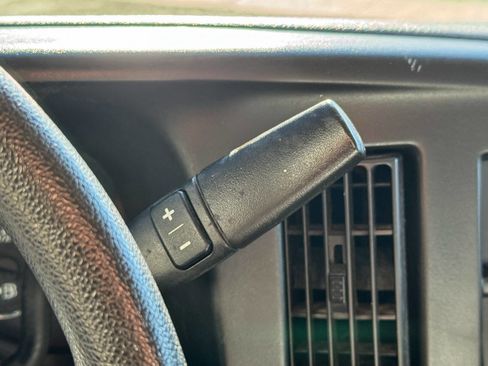 Used 2017 Chevrolet Express 2500 image 24