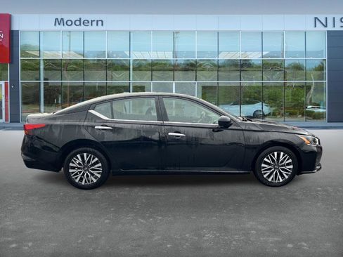 Certified 2024 Nissan Altima 2.5 SV image 4