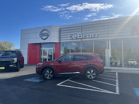 Used 2021 Nissan Rogue SL image 2