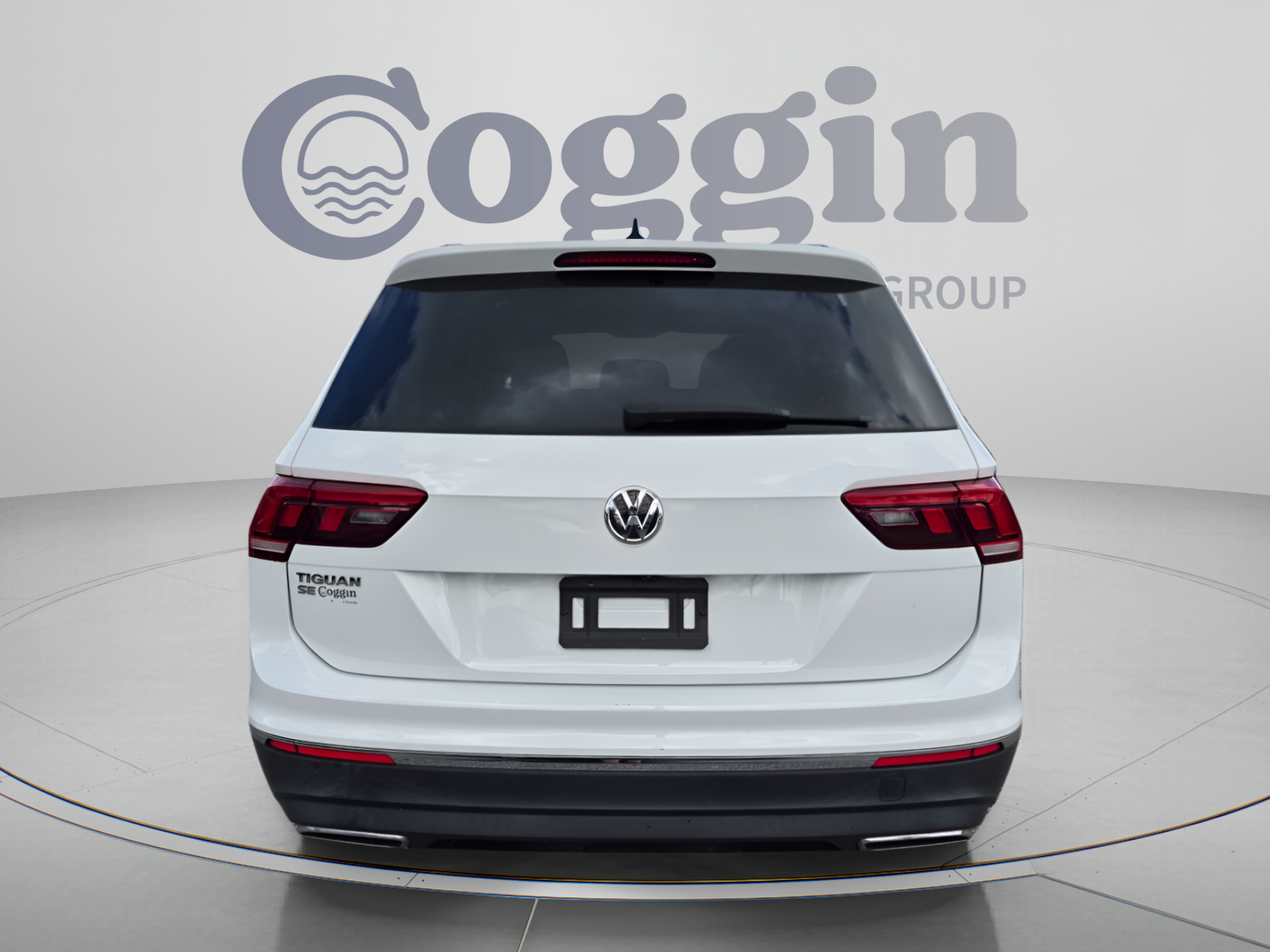 Used 2021 Volkswagen Tiguan SE w/ Panoramic Sunroof Package FWD image 5