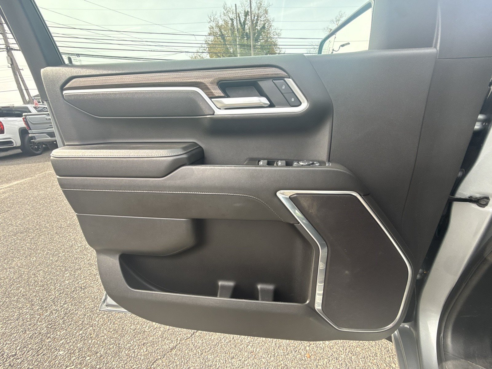 Used 2025 Chevrolet Silverado 1500 LT RWD image 25