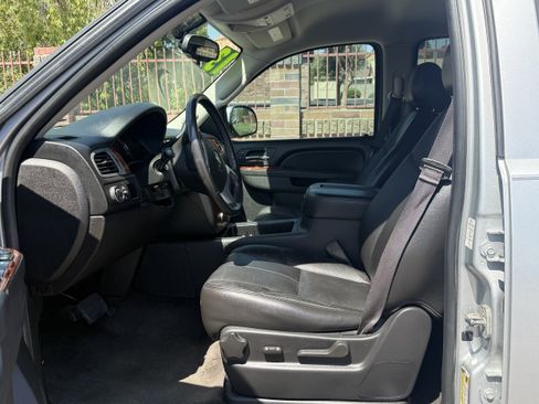 Used 2013 Chevrolet Suburban LT RWD image 6