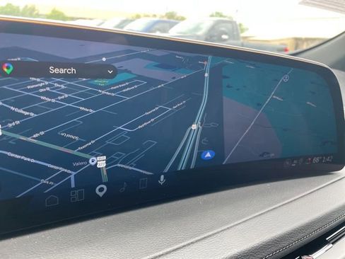 Used 2025 Cadillac XT4 Premium Luxury FWD image 3