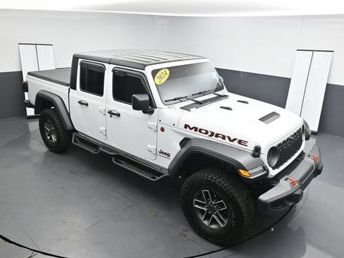 Used 2024 Jeep Gladiator Mojave w/ Technology Group AWD/4WD image 14