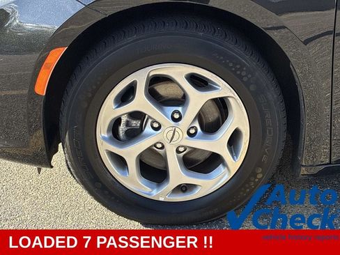 Used 2024 Chrysler Pacifica Limited FWD image 23