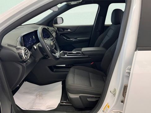 Used 2025 Chevrolet Equinox LT image 18