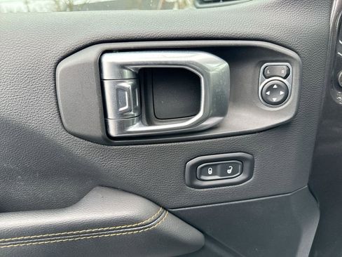Used 2021 Jeep Wrangler Unlimited Sahara AWD/4WD image 21