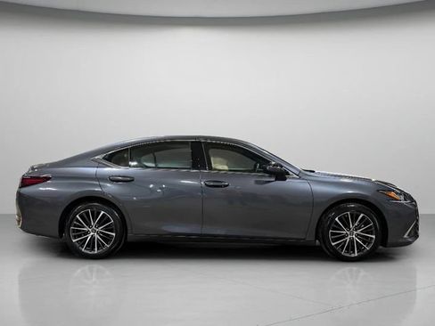 Used 2024 Lexus ES 250 w/ Premium Package AWD/4WD image 2