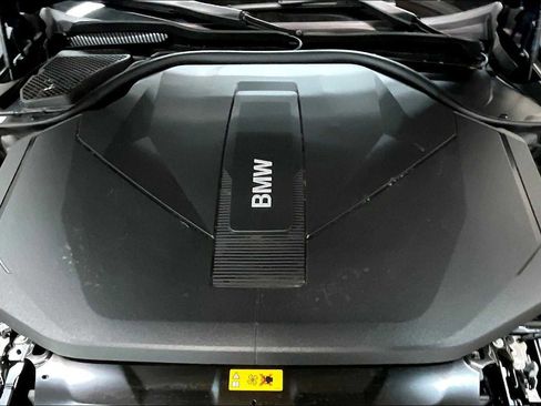 Used 2025 BMW i5 xDrive40 w/ Executive Package image 13