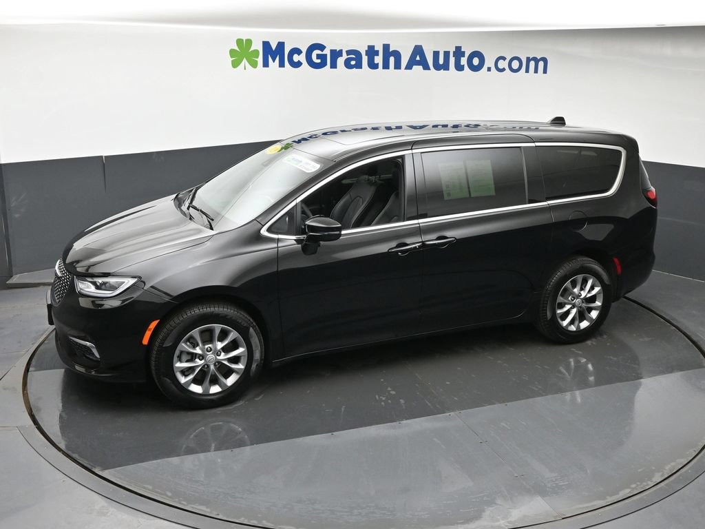 Used 2026 Chrysler Pacifica Limited AWD/4WD image 22
