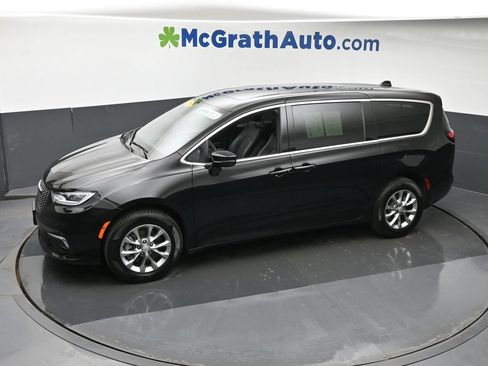 Used 2026 Chrysler Pacifica Limited AWD/4WD image 22