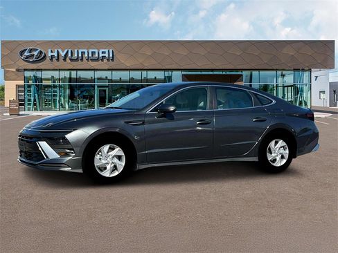 New 2025 Hyundai Sonata SE image 2