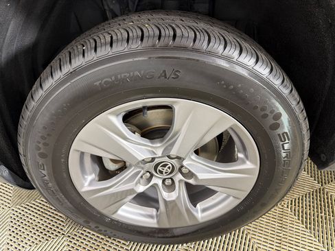 Used 2022 Toyota RAV4 XLE FWD image 11