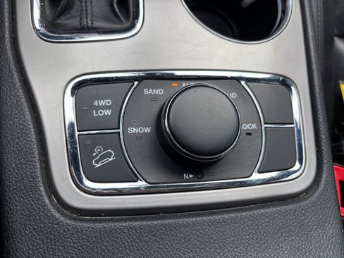 Used 2022 Jeep Grand Cherokee Limited image 41