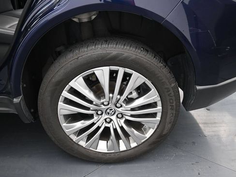 Used 2021 Toyota Venza Limited w/ Carpet Mat Package (TMS) AWD/4WD image 18