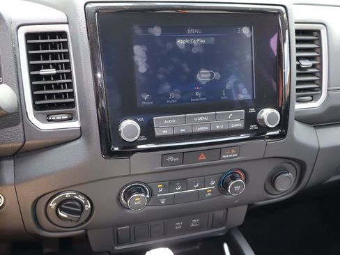 Used 2024 Nissan Frontier SV AWD/4WD image 6