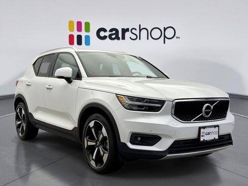 Used 2022 Volvo XC40 T5 Momentum image 7