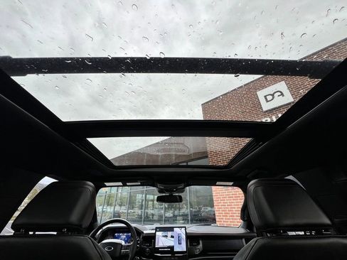 Used 2023 Ford Expedition Max Limited image 21