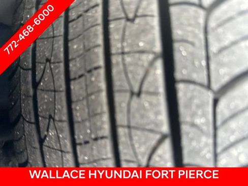 Used 2024 Hyundai Venue SEL FWD image 4