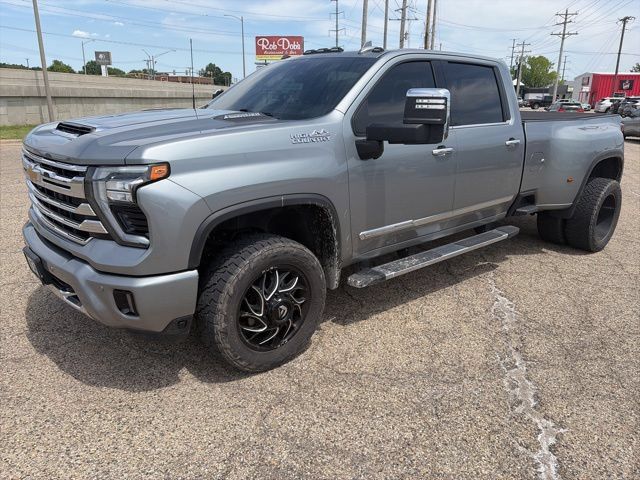 Used 2024 Chevrolet Silverado 3500 High Country w/ High Country Premium Package AWD/4WD image 6