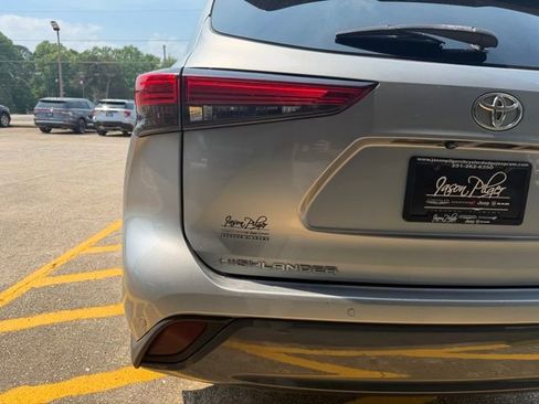 Used 2020 Toyota Highlander Limited FWD image 7