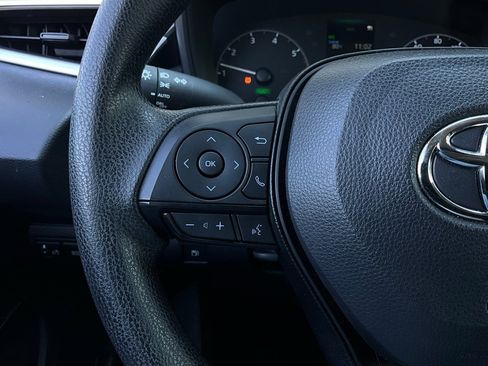 Used 2025 Toyota Corolla LE image 28