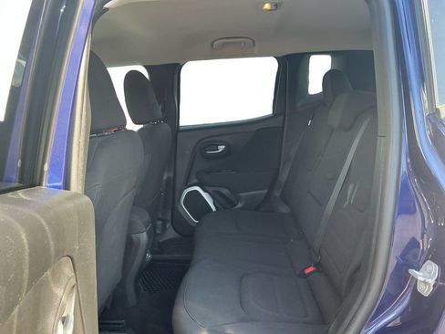 Used 2018 Jeep Renegade Latitude w/ Cold Weather Group AWD/4WD image 21