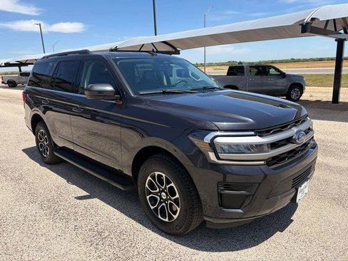 Used 2024 Ford Expedition XLT RWD image 3